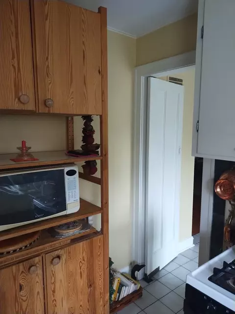 Kitchen - 14810 Keystone Ave, Midlothian, IL 60445 photo 1 of 2