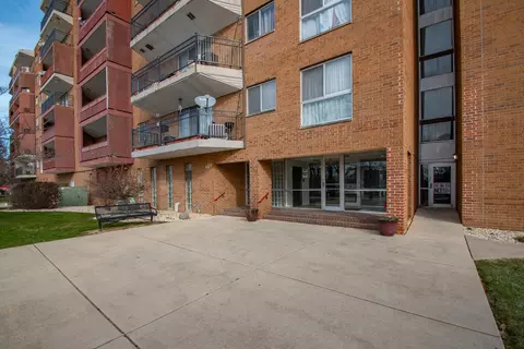 300 Park Ave #647, Calumet City, IL 60409