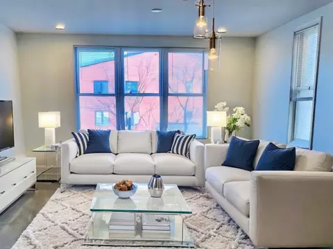 Living - 1415 E 62nd St #2E, Chicago, IL 60637 photo 1 of 1