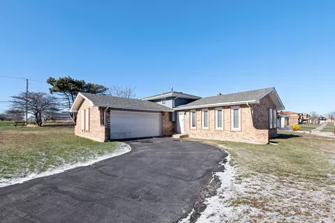 17820 Tanglewood Ct, Hazel Crest, IL 60429