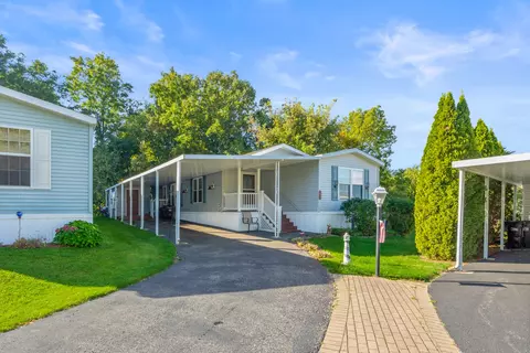 696 Hillcrest Ln, Crystal Lake, IL 60014