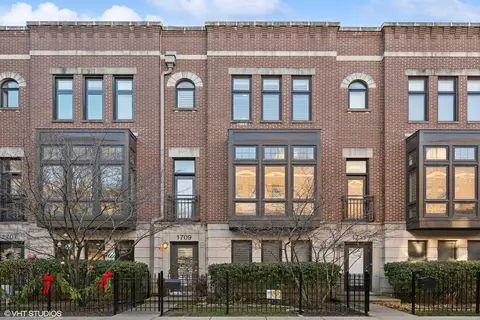 1709 W Surf St, Chicago, IL 60657