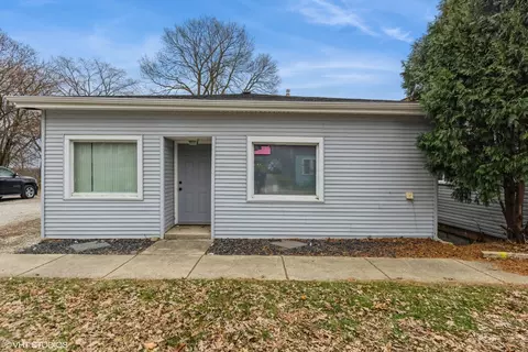165 Forest Ave, Fox Lake, IL 60020