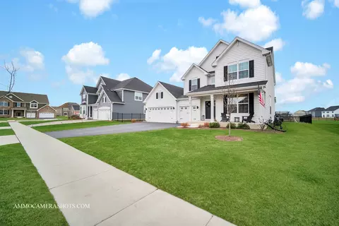 Exterior - 3617 Edelweiss Rd, Elgin, IL 60124 photo 4 of 12