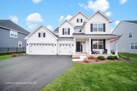 Exterior - 3617 Edelweiss Rd, Elgin, IL 60124 photo 3 of 12