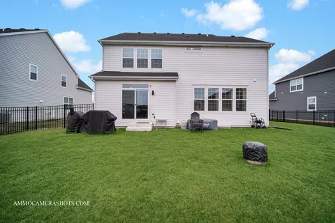Exterior - 3617 Edelweiss Rd, Elgin, IL 60124 photo 7 of 12