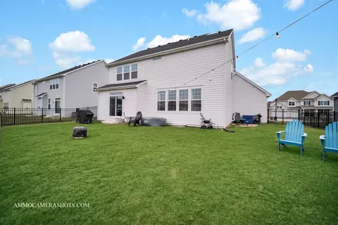 Exterior - 3617 Edelweiss Rd, Elgin, IL 60124 photo 11 of 12