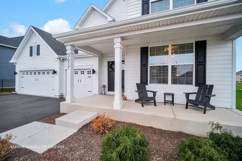 Exterior - 3617 Edelweiss Rd, Elgin, IL 60124 photo 5 of 12