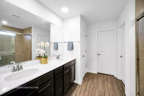 Bath - 3617 Edelweiss Rd, Elgin, IL 60124 photo 2 of 3