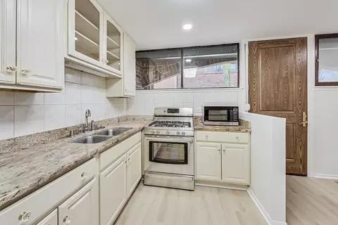 812 S May St #A, Chicago, IL 60607 photo 11
