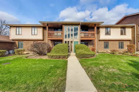801 Brook Dr #3, Streamwood, IL 60107