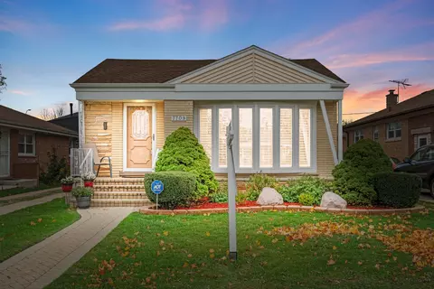 7709 Lavergne Ave, Skokie, IL 60077