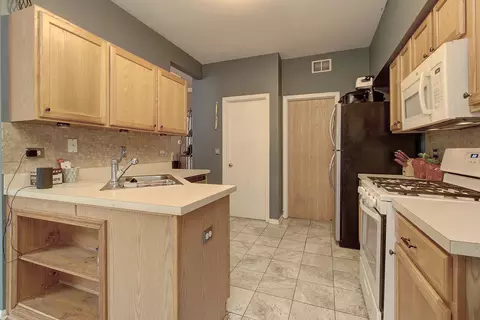 Kitchen - 4037 Oak Tree Ln, Plainfield, IL 60586 photo 1 of 3