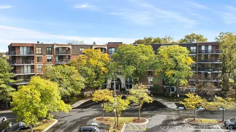 509 Aurora Ave #204, Naperville, IL 60540