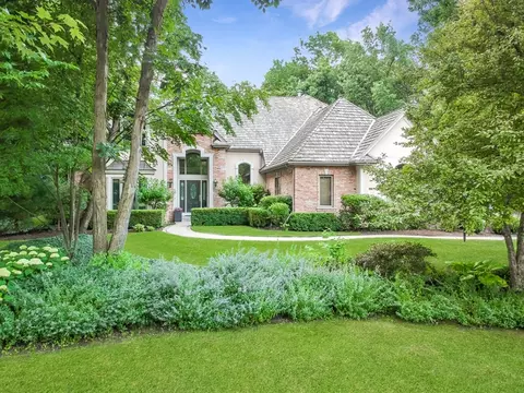 1216 Ashbury Ln, Libertyville, IL 60048