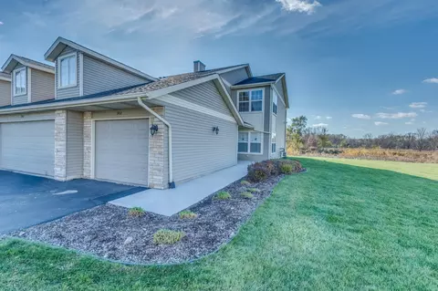 902 Kelly Ln #902, Sycamore, IL 60178