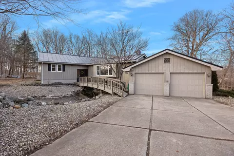 14220 Jessica Ct, Bloomington, IL 61705