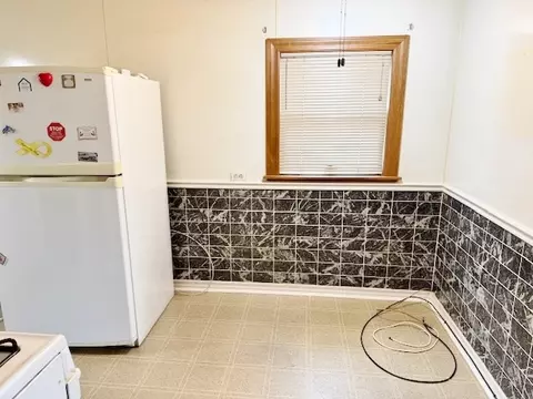 Kitchen - 1429 N Wolf Rd, Berkeley, IL 60163 photo 2 of 2