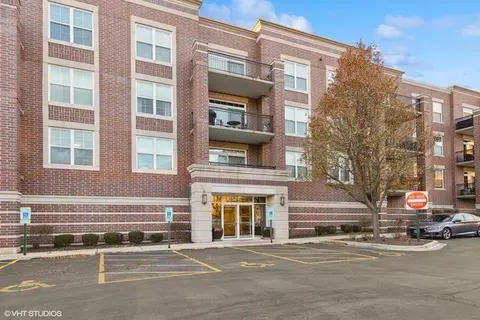 50 S Greeley St #312, Palatine, IL 60067