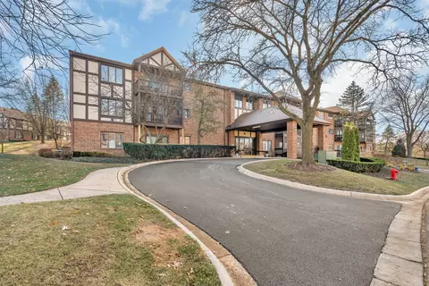 7737 W Golf Dr #204, Palos Heights, IL 60463