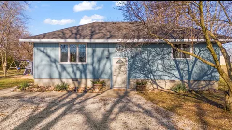 221 E Curtis St, Grant Park, IL 60940