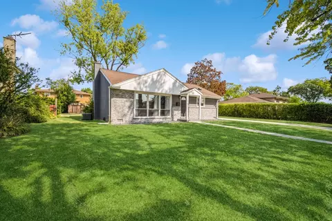 2744 Pauline Ave, Glenview, IL 60025