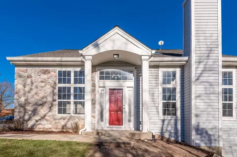 261 Rainier Way #6-261, Fox Lake, IL 60020