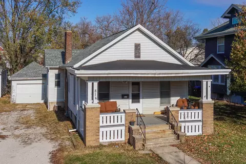 814 E Monroe St, Bloomington, IL 61701