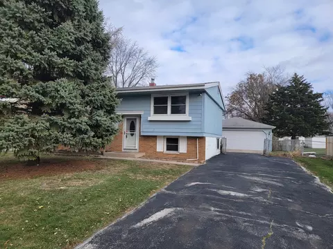 117 S Willow Ln, Glenwood, IL 60425