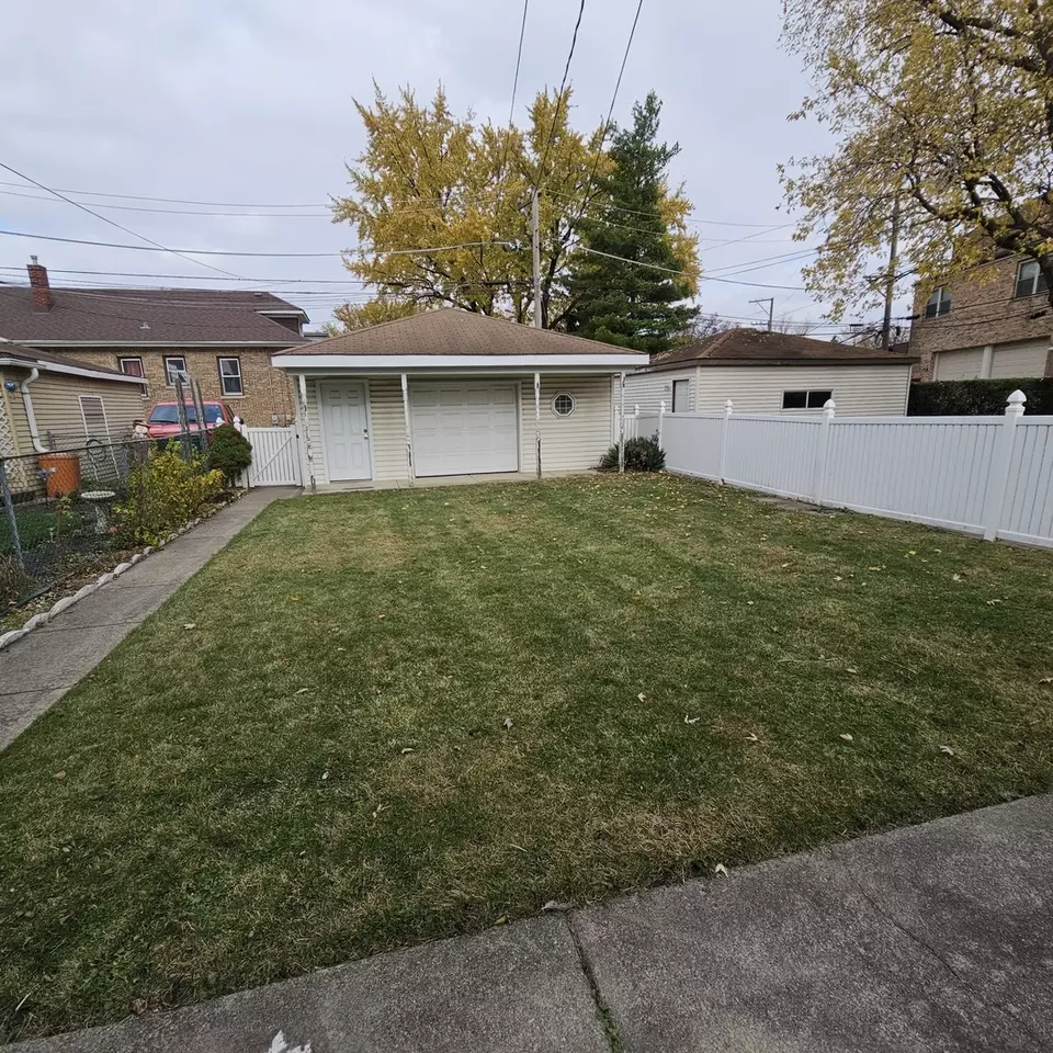 7718 W Westwood Dr, Elmwood Park, IL 60707 photo 2
