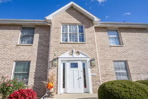 315 N Airlite St #B, Elgin, IL 60123
