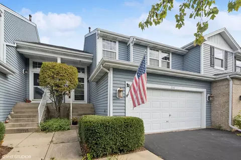 256 Weather Hill Dr, Willowbrook, IL 60527