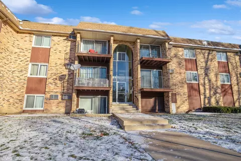 1025 Higgins Quarter Dr #211, Hoffman Estates, IL 60169