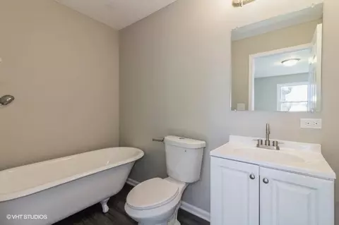 Bath - 407 W James St, Dwight, IL 60420 photo 2 of 3