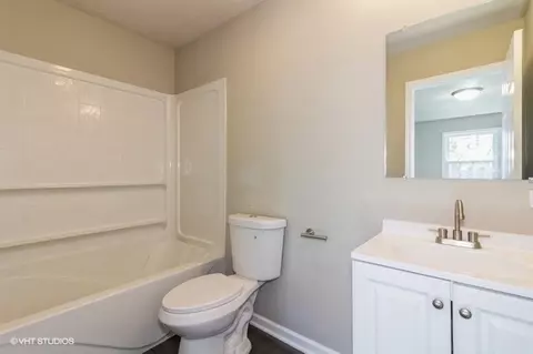 Bath - 407 W James St, Dwight, IL 60420 photo 3 of 3