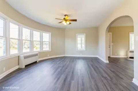 Living - 407 W James St, Dwight, IL 60420 photo 2 of 4