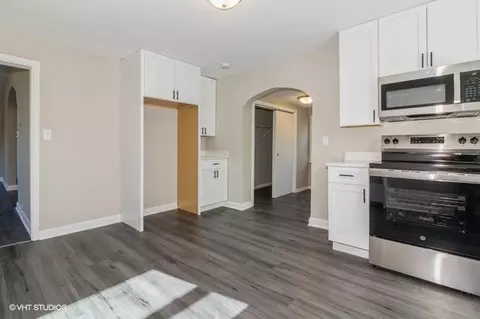 Entry Way - 407 W James St, Dwight, IL 60420 photo 1 of 1