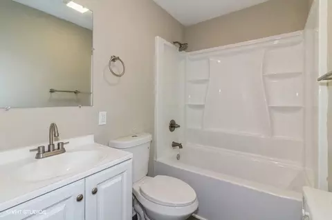 Bath - 407 W James St, Dwight, IL 60420 photo 1 of 3