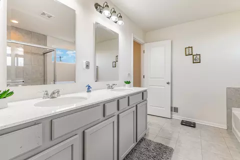 Bath - 15837 Brookshore Dr, Plainfield, IL 60544 photo 2 of 4