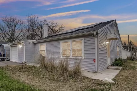 27605 N Beech St, Island Lake, IL 60042