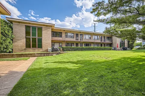 24 King Arthur Ct #9, Northlake, IL 60164