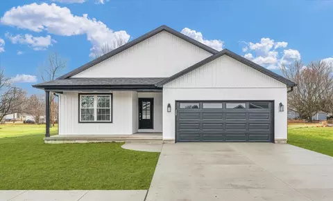 311 E Meuser Dr, Paxton, IL 60957