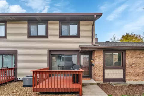 8326 Portsmouth Dr #B, Darien, IL 60561