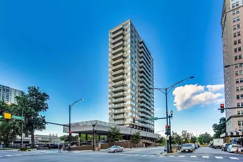 5601 N Sheridan Rd #19D, Chicago, IL 60660