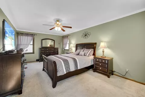 Bedroom - 1237 Thrun Dr, Batavia, IL 60510 photo 2 of 3