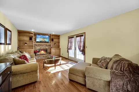 Living - 1237 Thrun Dr, Batavia, IL 60510 photo 1 of 2