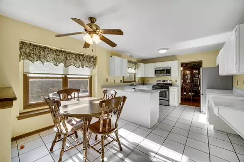 Kitchen - 1237 Thrun Dr, Batavia, IL 60510 photo 3 of 3