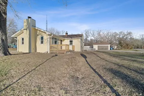 202 E Monroe St, Towanda, IL 61776 photo 2
