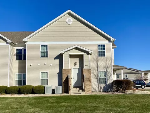 3757 Harbor Estates Ln #E, Champaign, IL 61822