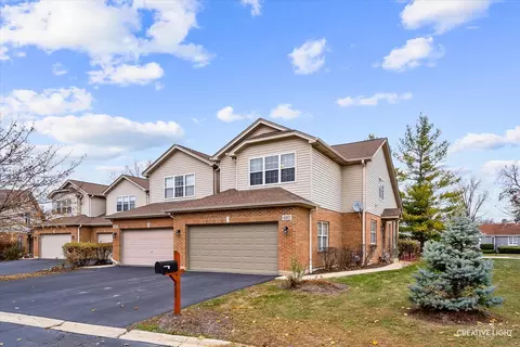 602 Daisy Ln, Roselle, IL 60172